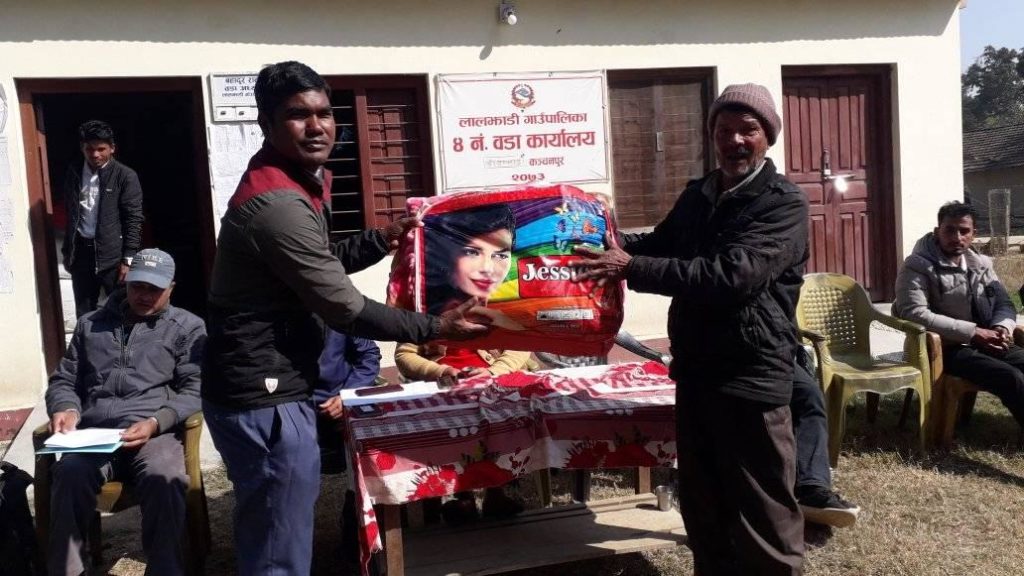 गरिव, विपन्न तथा ८६ वर्ष माथिका जेष्ठ नागरिकलाई न्यानो लुगा वितरण