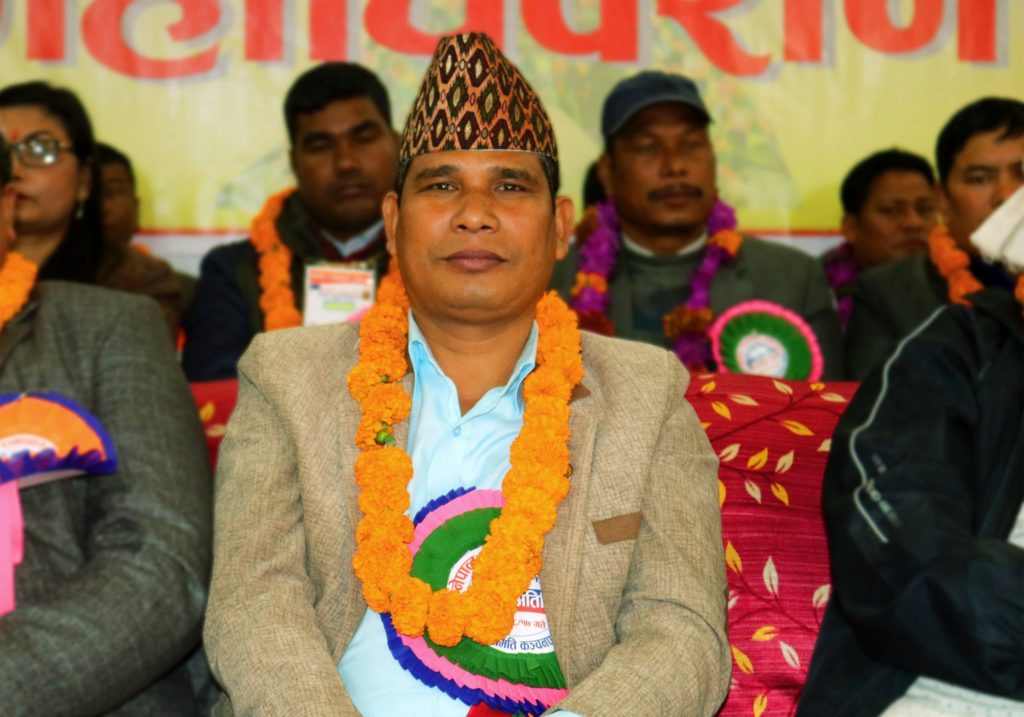 सरकारकाे निर्णयकाे स्वागत गर्दै रानाथारू समुदायमा दिप प्रज्वलन (फाेटाे फिक्चर)