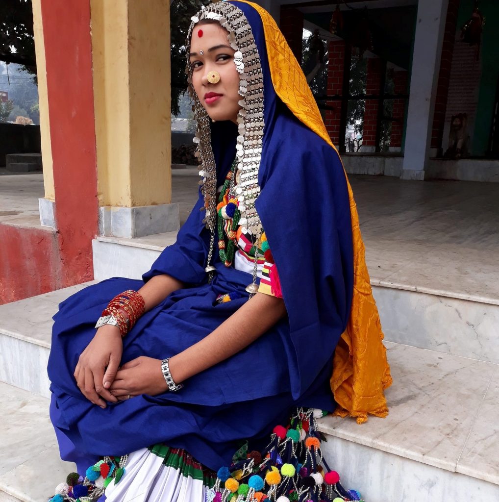 सुथराे हए रानाथारू पाेशाक