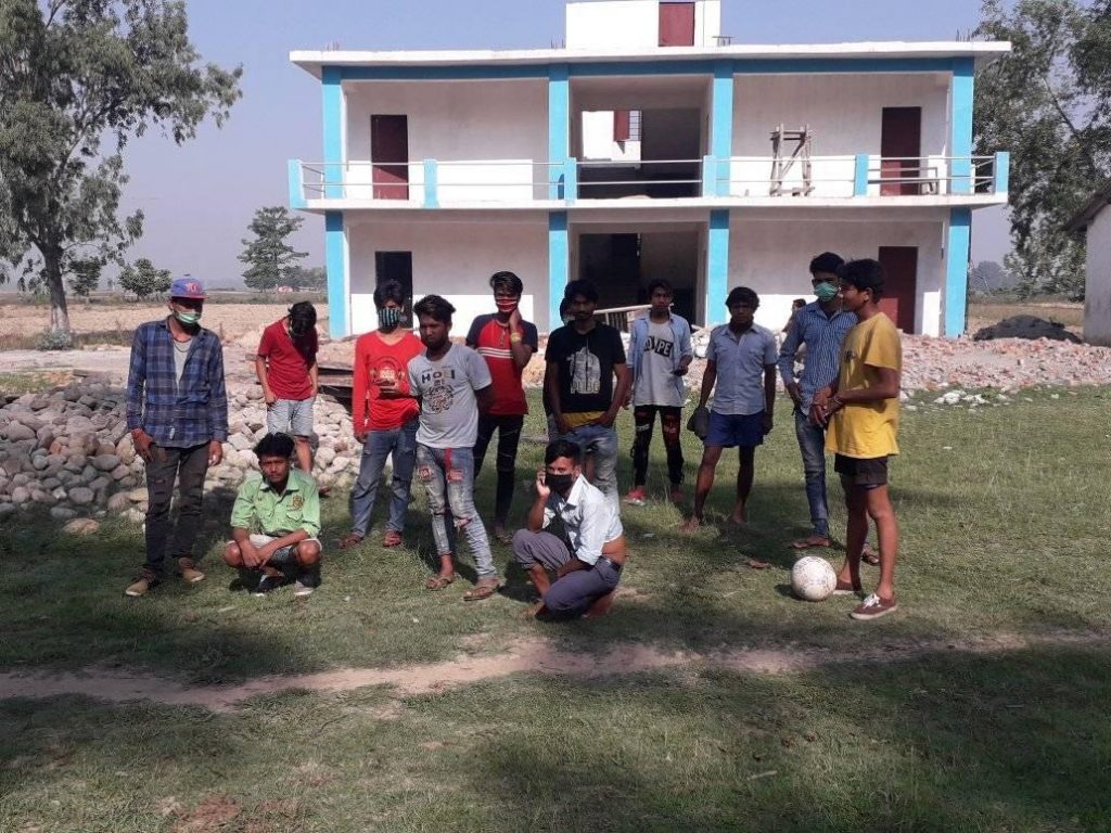 कञ्चनपुर, स्वातन्त्र माध्यमिक विद्यालय प्रसियाको क्वारेन्टयनमा १६ जना भारतको पलियाबाट आएर बसेका छन