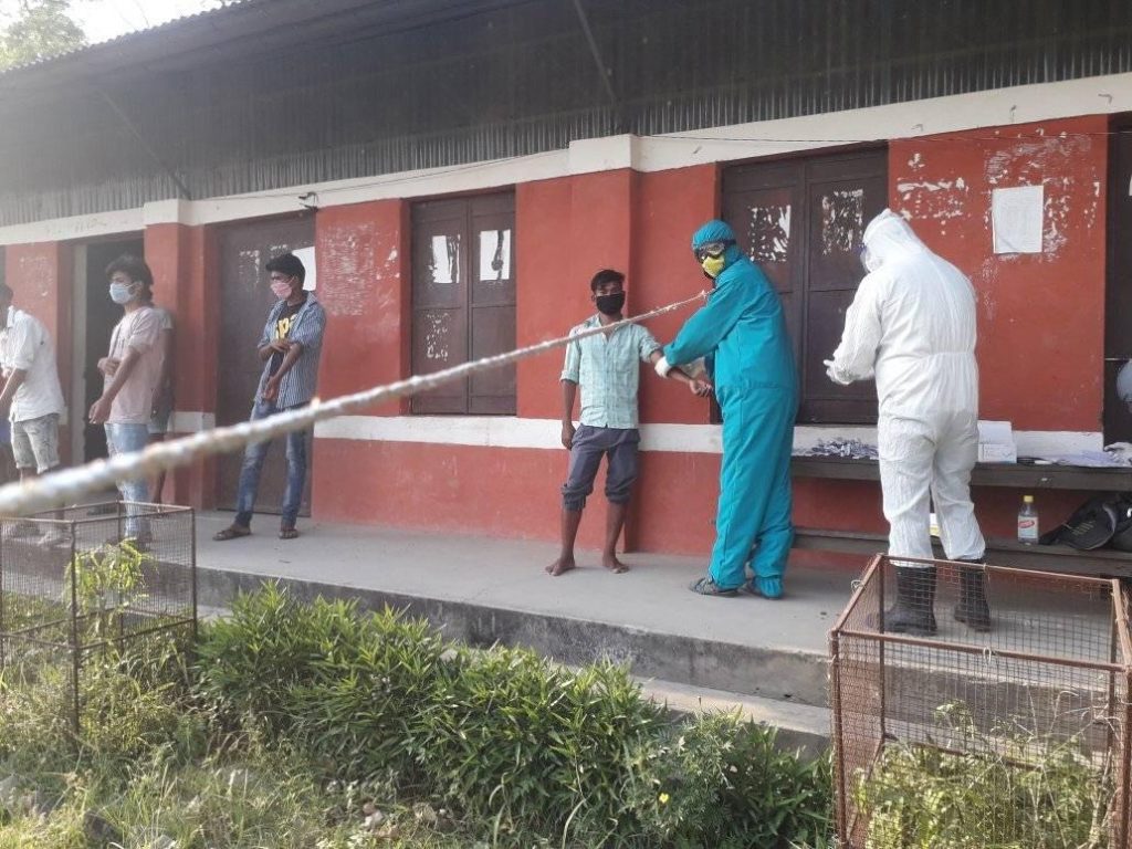 कञ्चनपुरको लालझाडी गाउँपालिका ६रामेश्वर विद्यालयको क्वारेन्टाईनमा बस्दै आएका दुई जनामा रेपिटटेष्ट पोजेटिभ देखिएको छ ।