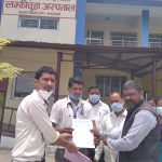 डा.आरजुद्धारा ३ लाखको कोरोना स्वास्थ्य सुरक्षा सामाग्री हस्तान्तरण