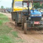 पहलमानपुर–लालबोझी सडकको दुर्दशाले जनतालाई सास्ती,जनप्रतिनिधी मुखदर्शक, सडकमै लडे वडाध्यक्ष