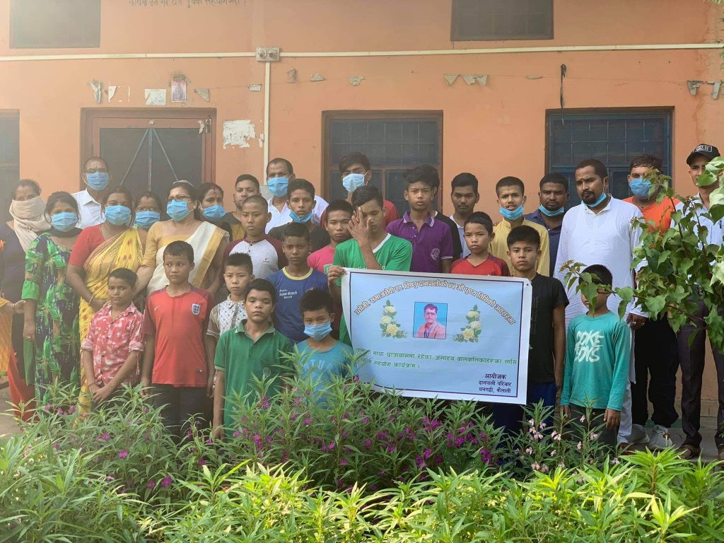 उद्योगपति दानपालीको ४५ औँ पूण्यतिथीमा आमाको माया छात्राबासलाई खाद्यन्न सहयोग