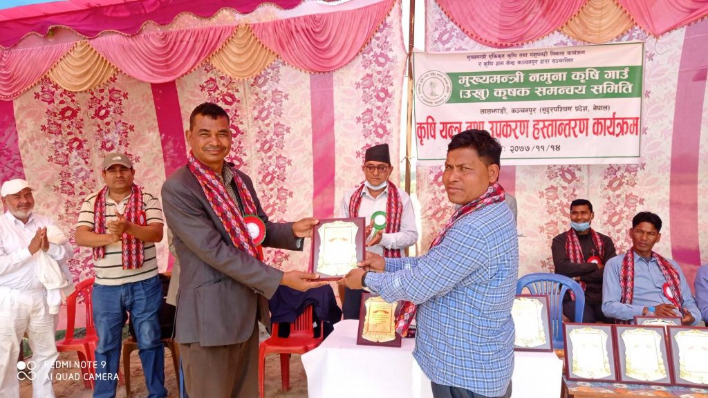 कञ्चनपुरका  उखु कृषकहरुलाई अनुदानमा कृषि यन्त्र तथा उपकरण वितरण