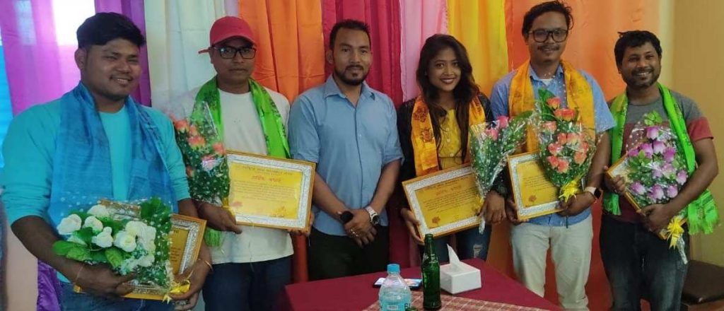 थारू कलाकारनके सम्मान