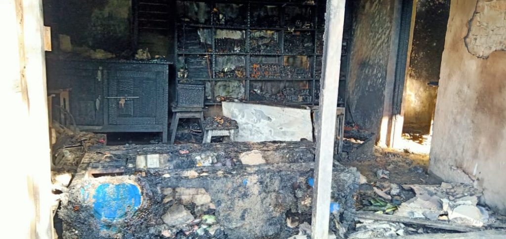 पसलमा आगलागिहुदाँ सबै समान नष्ट