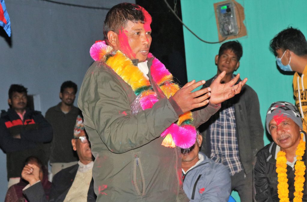 धनगढीमा सत्तरीबढी जनाले नेकपा (एमाले)मा प्रवेश