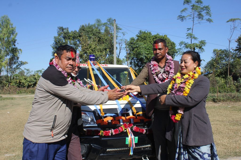 लालझाडीको आधारभुत स्वास्थ्य चौकीलाई  एम्बुलेन्स हस्तान्तरण