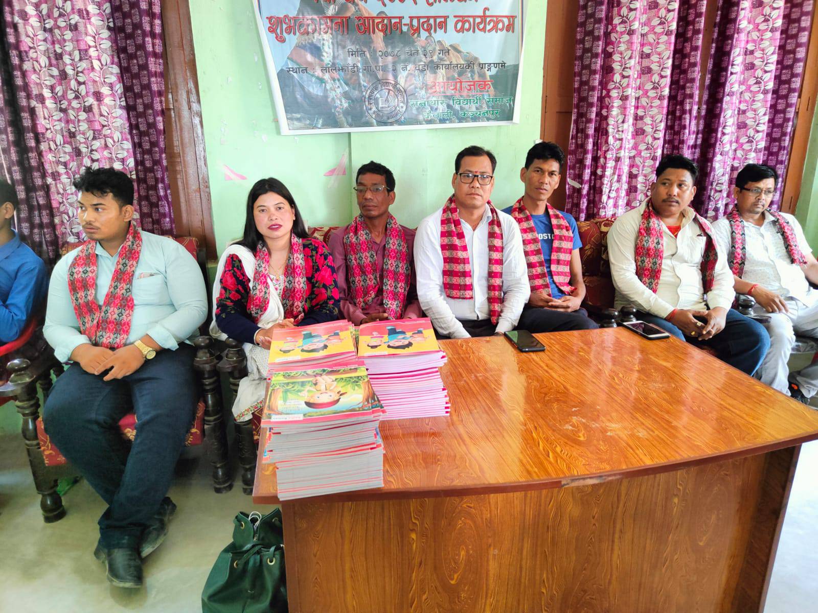 रानाथारु विद्यार्थी समाजले  बेसहारा गरीब विद्यार्थीलाई सहयोग