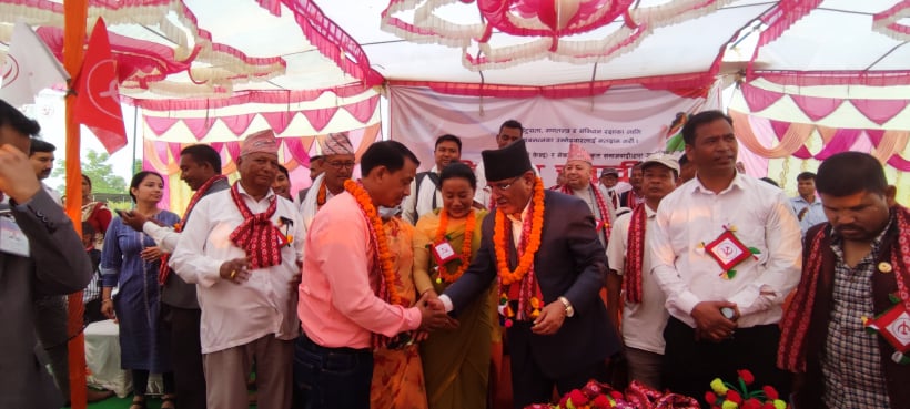 विभिन्न राजनीतिक दलका  प्रभावशाली नेता  माओवादी केन्द्र प्रवेस