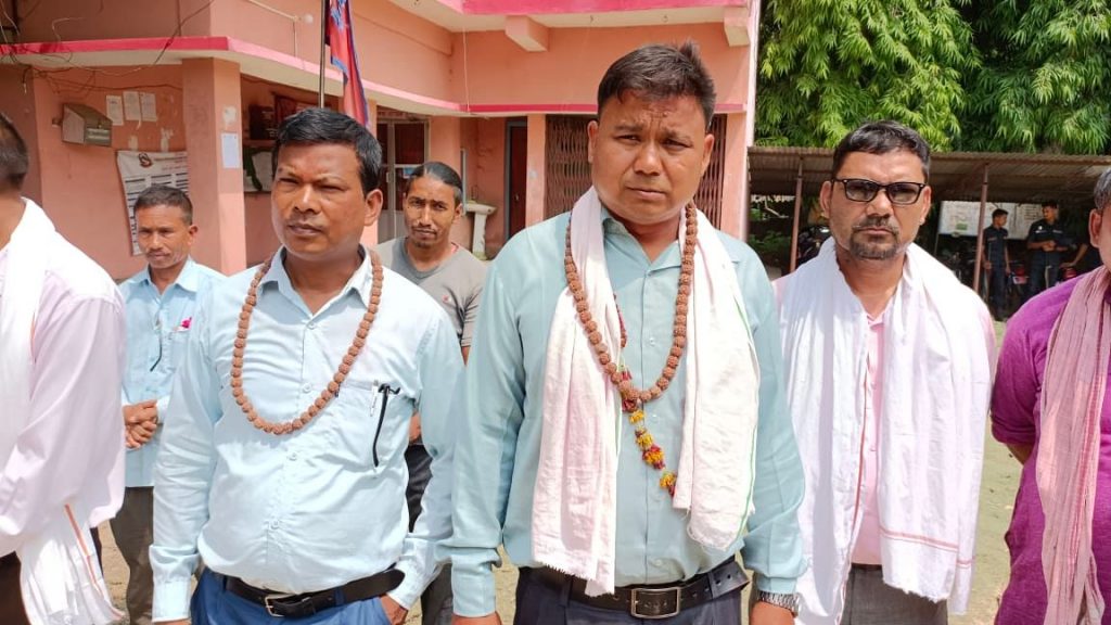 बेलौरी नगरपालिकामे प्रमुख नेकपा माओवादी केन्द्रके पोतिलाल चौधरी और  उपप्रमुखमे नेकपा एमालेके जोगराम चौधरी विजयी भए