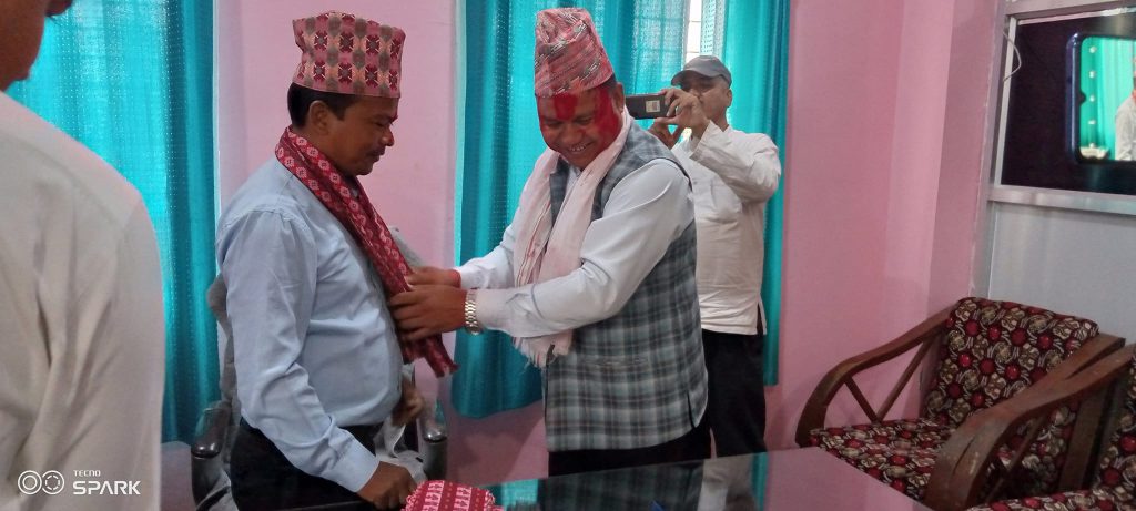 बेलौरी नगरपालिकाका नवनिर्वाचित नगरप्रमुख र उपप्रमुख ज्युहरु पदभार ग्रहण गरे
