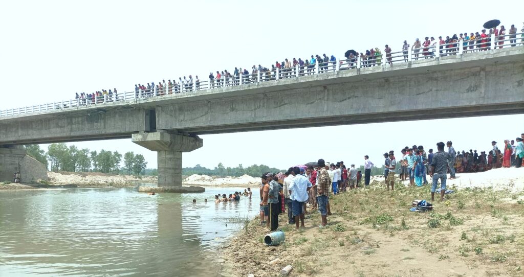 चटकपुरसे -राजघाट जुडाे पुलके तरे नदीयामे डुबके दुइ बालकाकि मृत्यु