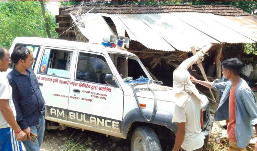 बेलाैरीमे एम्बुलेन्स दुर्घटनामे १ बच्चाकी मृत्यु