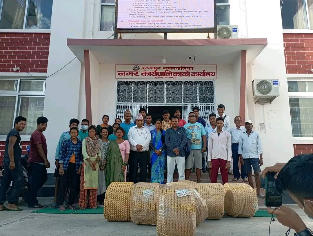 कृष्णपुर नगरपलिका सामनकाे डाेलक ताँहि बरहा बाँटि