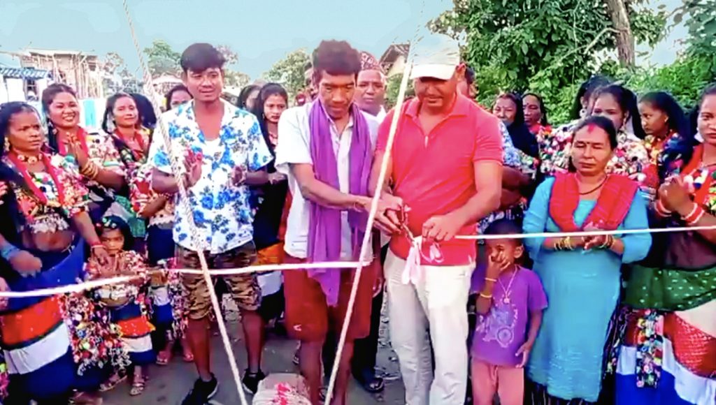 लालझाडी गाउँपालिकाको देखतभुली गाउँमा सामनको डोला (पिङ्ग) को उद्घाटन