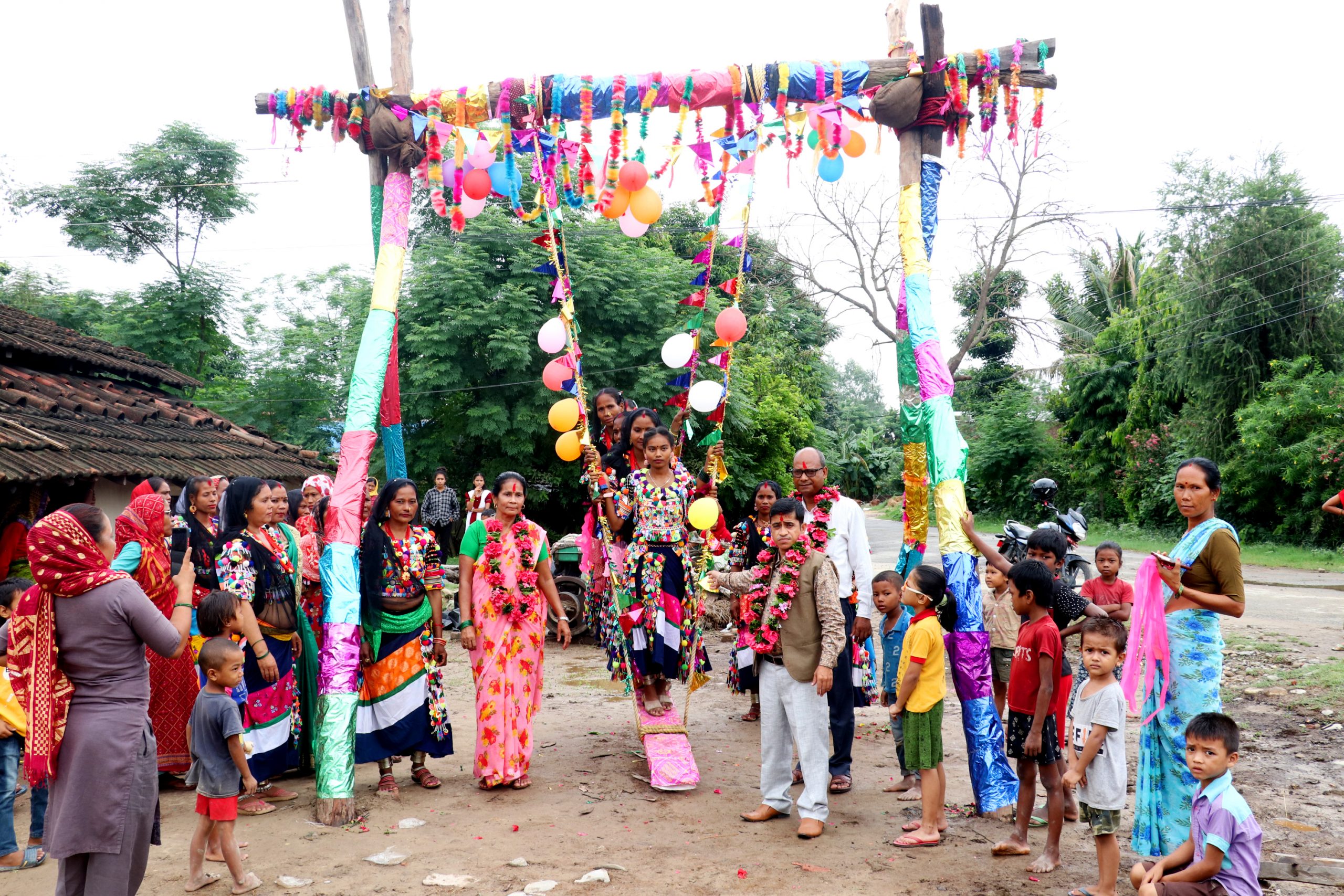 रिछहा गावँमे सामनकाे डाेला उदघाटन