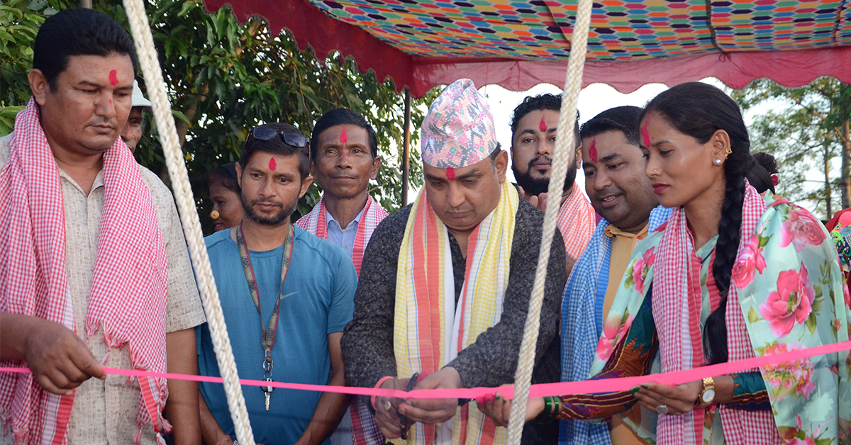 कृष्णपुर नगरपलिका वडा नं.९ पंचढकी गाँवमे हर्सउलासके साथ सामनकाे डाेलक उद्घाटन