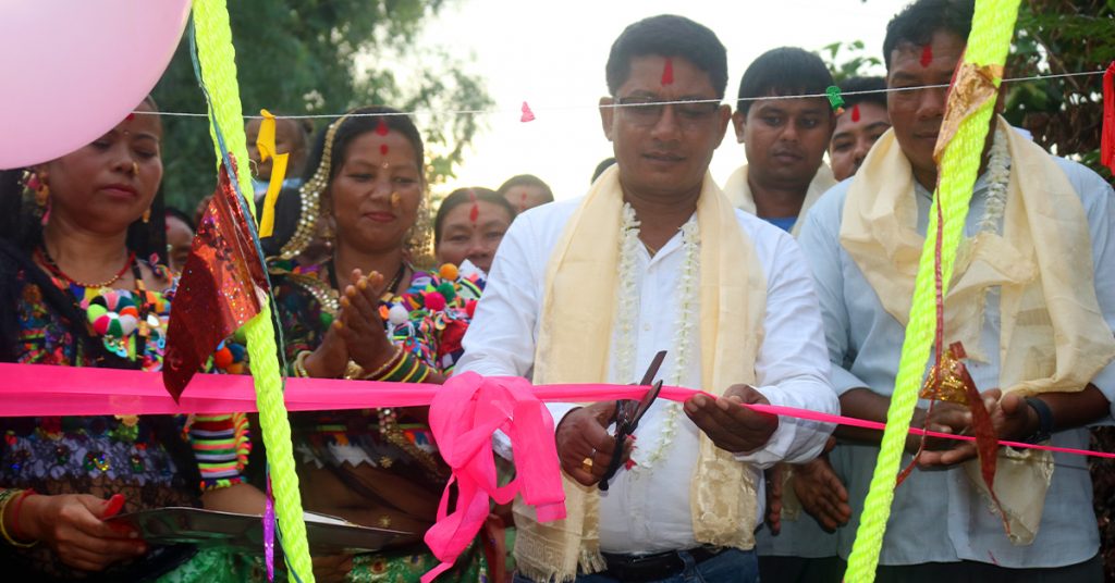 मनेहरा गावँमे सामनकाे डाेला उद्घाटन