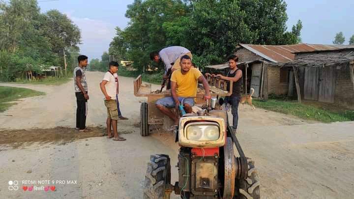 नगरपालिकाले बेवास्ता गर्दा हामी आफै बाटो मर्मत गर्न लागेका हौँ : स्थानीय बेलौरीबासी युवा