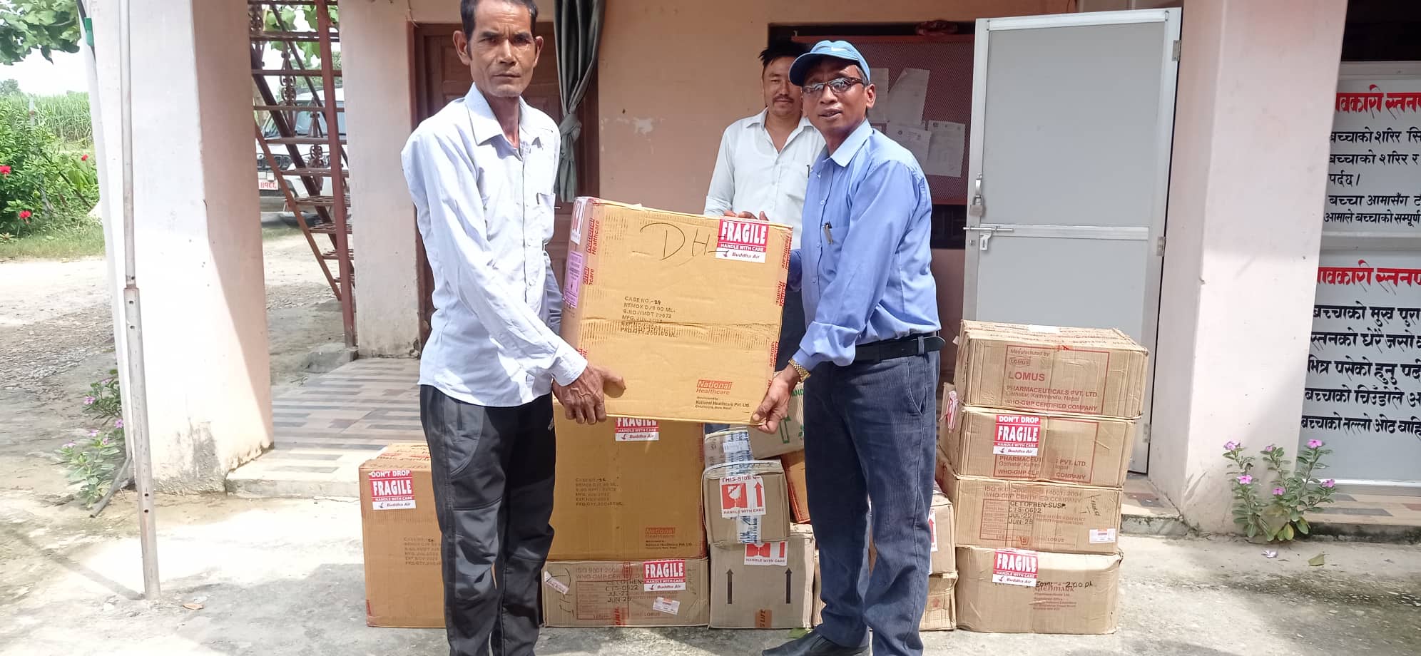 कलाकन्द कन्ट्रक्सन एण्ड सप्लायर्स का प्रबन्धक निर्देशक व्दारा लालझाडी मा औषधि सहयोग ।