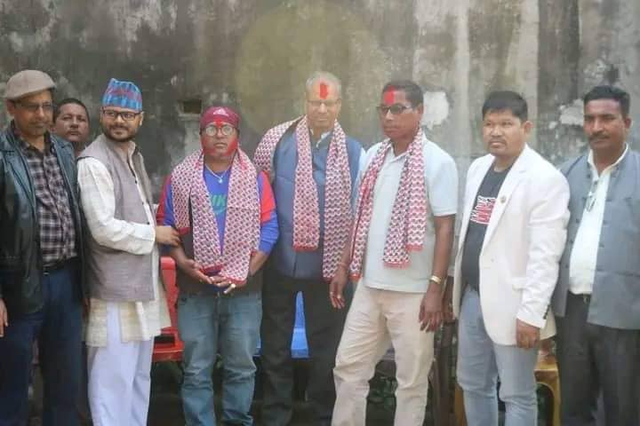 कञ्चनपुर क्षेत्र २ मा एमाले नेता, प्राध्यापक एव कलाकार माओवादी केन्द्रमा प्रवेस