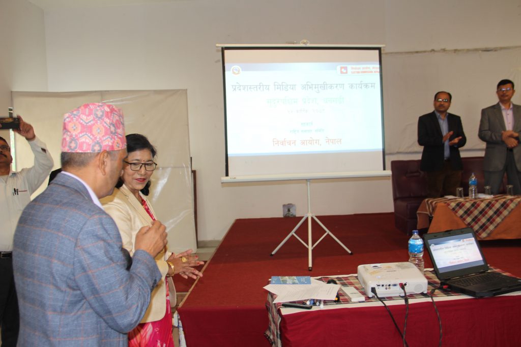 निर्वाचनका लागि ‘आयोगको नेतृत्व, हामी सबैको दायित्व’ : आयुक्त डा. तुलाधर