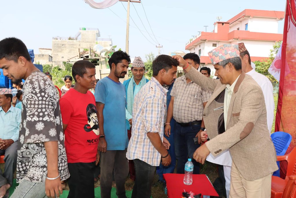 धनगढीसे सत्ता गठबन्धन निर्वाचन परिचालन सचिवसहित २०० जनै नेता कार्यकर्ता एमालेमे प्रवेश