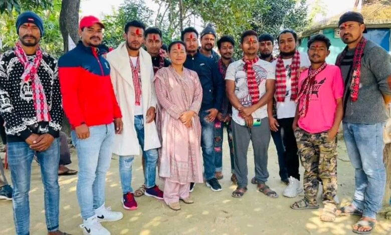 बिना मगरलाई जिताउनका लागि एमाले नेता कार्यकर्ता माओवादी केन्द्रमा प्रवेस