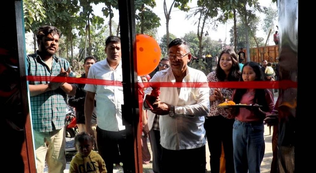 धनगढी उप-महानगरपलिका ८ स्थित धनगढी गाँवमे लार्इफचेक फार्मेसीकाे उद्घाटन