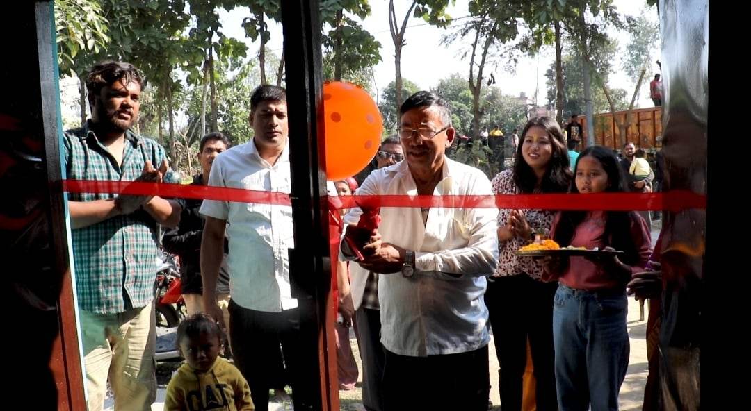 धनगढी उप-महानगरपलिका ८ स्थित धनगढी गाँवमे लार्इफचेक फार्मेसीकाे उद्घाटन