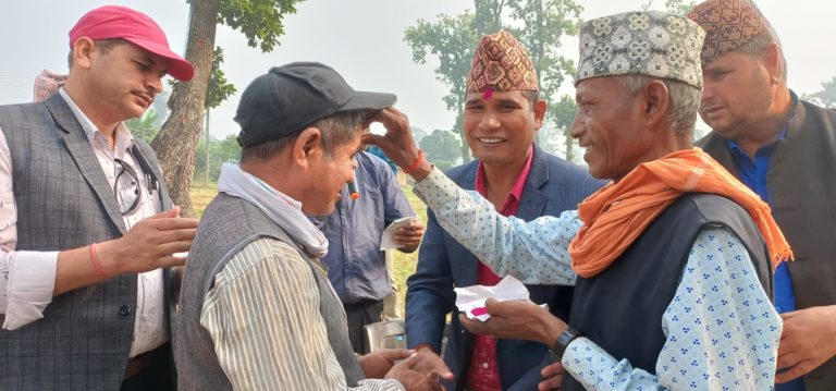 माओवादी केन्द्रका कैलाली जिल्ला कमिटी सदस्य पन्चुराम चौधरी एमालेमा प्रवेश