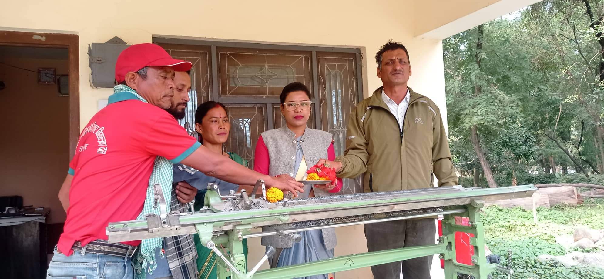 लालझाडीमा सुईटर बनाउने होजियारी तालिम सुरु