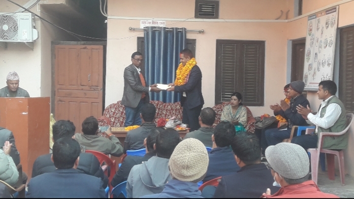 लालझाडीका प्रमुख प्रशासकीय अधिकृत र लेखा परिक्षकाे बिदाई