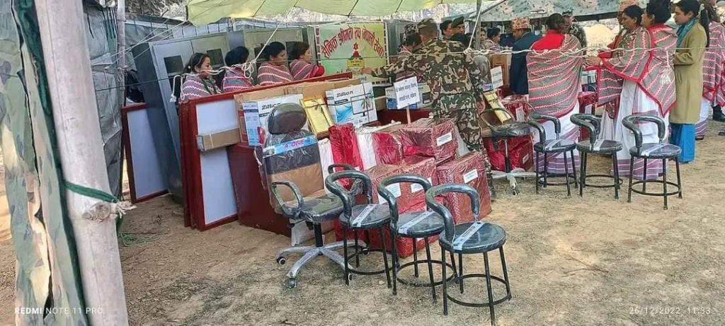 सैनिक श्रीमती संघद्वारा लालझाडीमा स्वास्थ्य जाँच शिविर तथा विभिन्न सामग्री वितरण