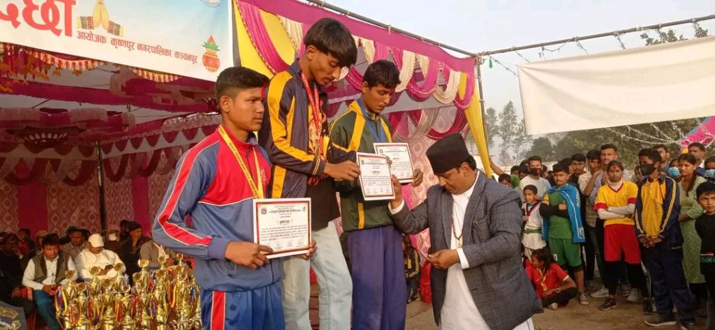 कृष्णपुर नगरस्तरीय राष्ट्रपति रनिङ सिल्डको उपाधि समैजी मावि किचाइलाई