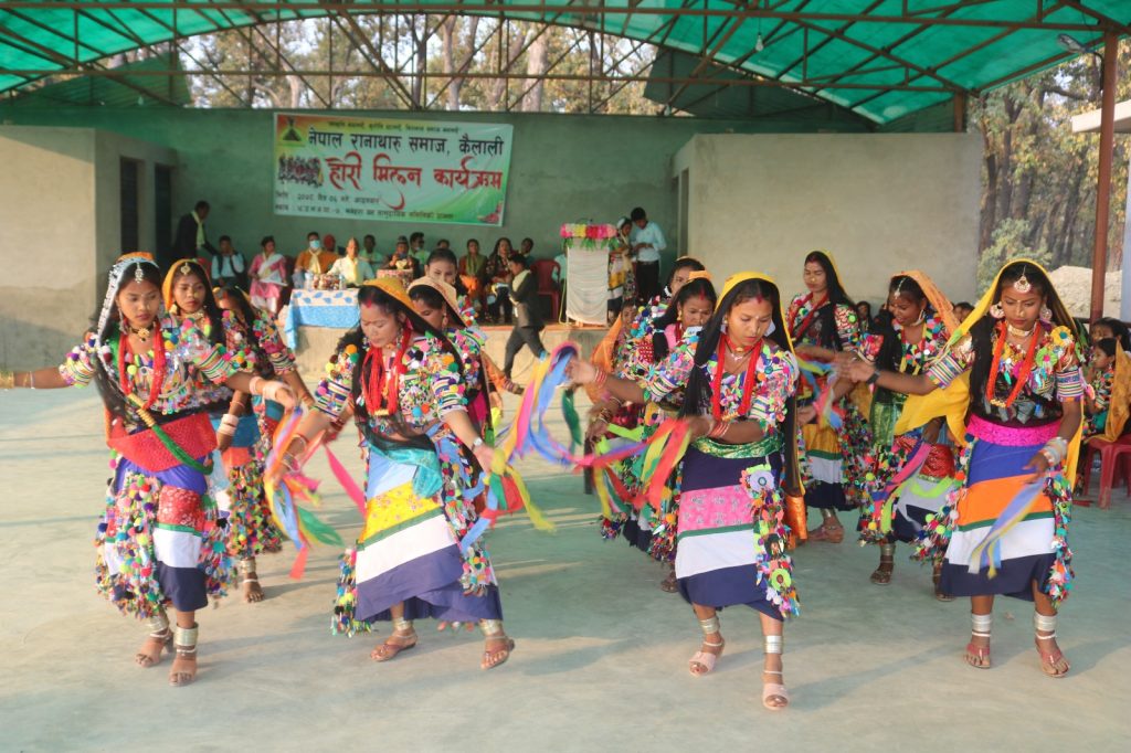 थारू क्षेत्र भारत गाव निझाेटा मे अन्तराष्ट्रिय थारु होली मिलन समारोह एवं होली प्रतियोगिता