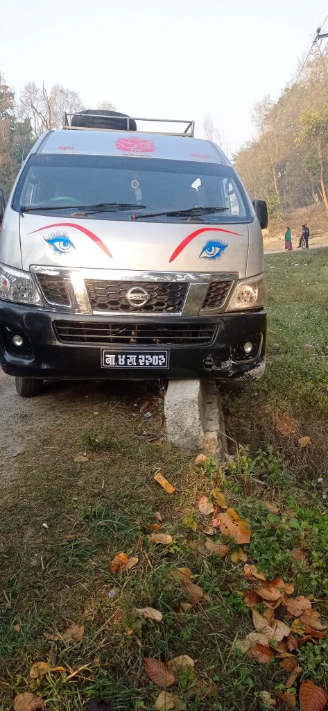 कञ्चनपुरमा हाइस अनियन्त्रित हुँदा कल्भर्टमा ठोक्कियो, चालक सहित ५ जना घाइते