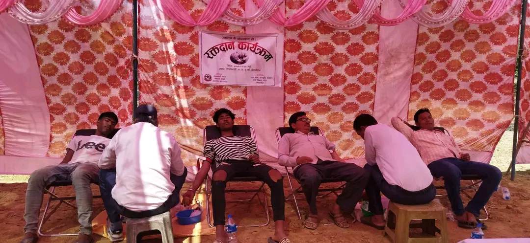 खखडेहरा महोत्सव को तयारी का लागि लालझाडी मा रक्तदान कार्यक्रम