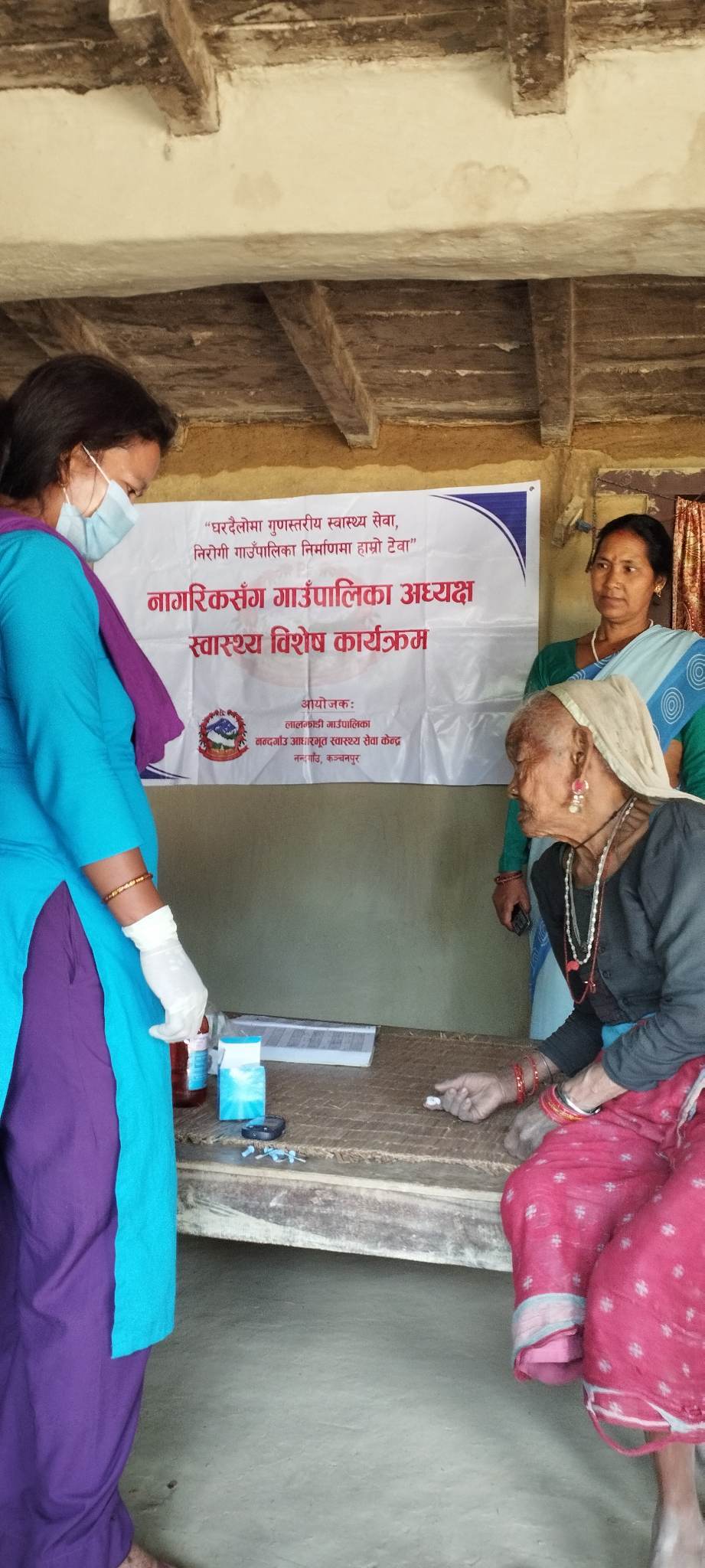 लालझाडी गाउँपालिकामा नागरिकसँग गाउँपालिका अध्यक्ष स्वास्थ्य विशेष कार्यक्रम घर दैलोमा सुरु