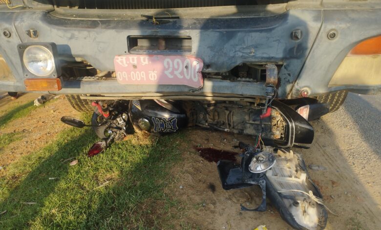 पुनर्वासकमा टिप्पर र मोटरसाईकल ठोक्किदा एकजना रानाको मृत्यु
