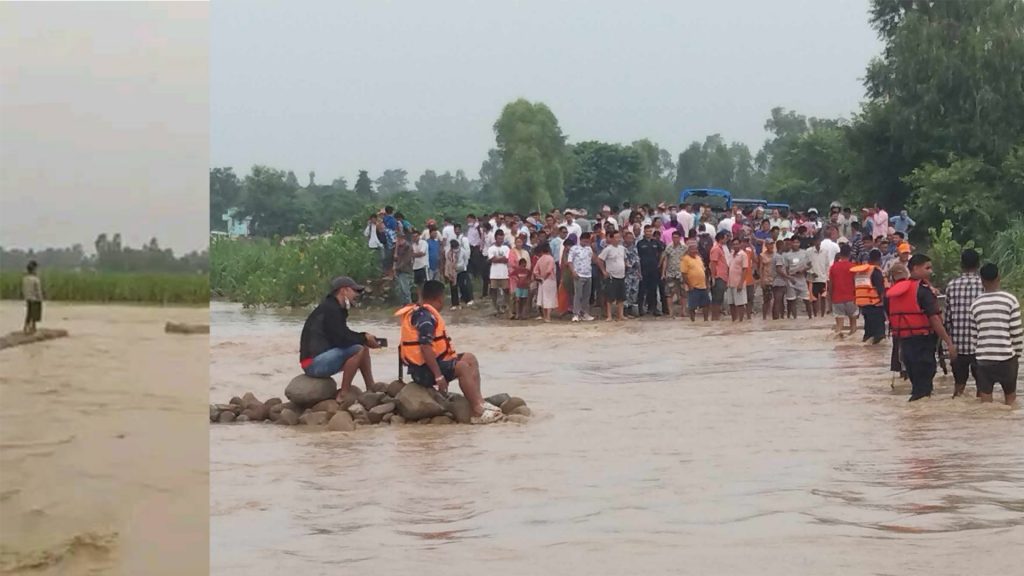बस्तीमा पस्यो मोहना र दोदा, सय बढी घर डुबानमा