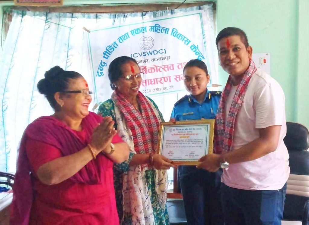 कञ्चनपुरका पत्रकार पहिलाद राना सम्मानित