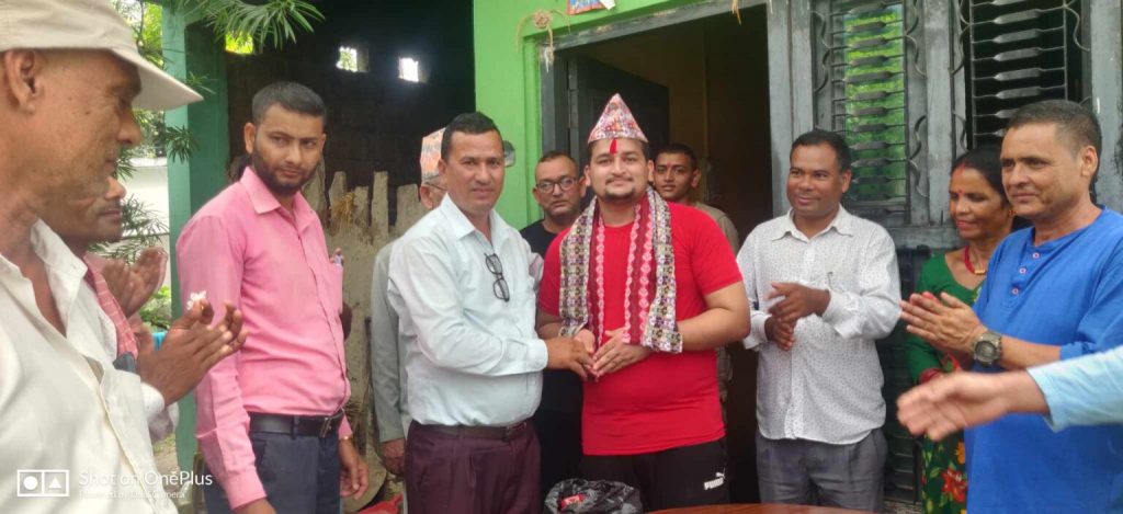 माओवादी केन्द्रद्वारा बेलडाँडीमा पहिलो पाईलट कोर्ष गर्ने विष्टलाई सम्मान