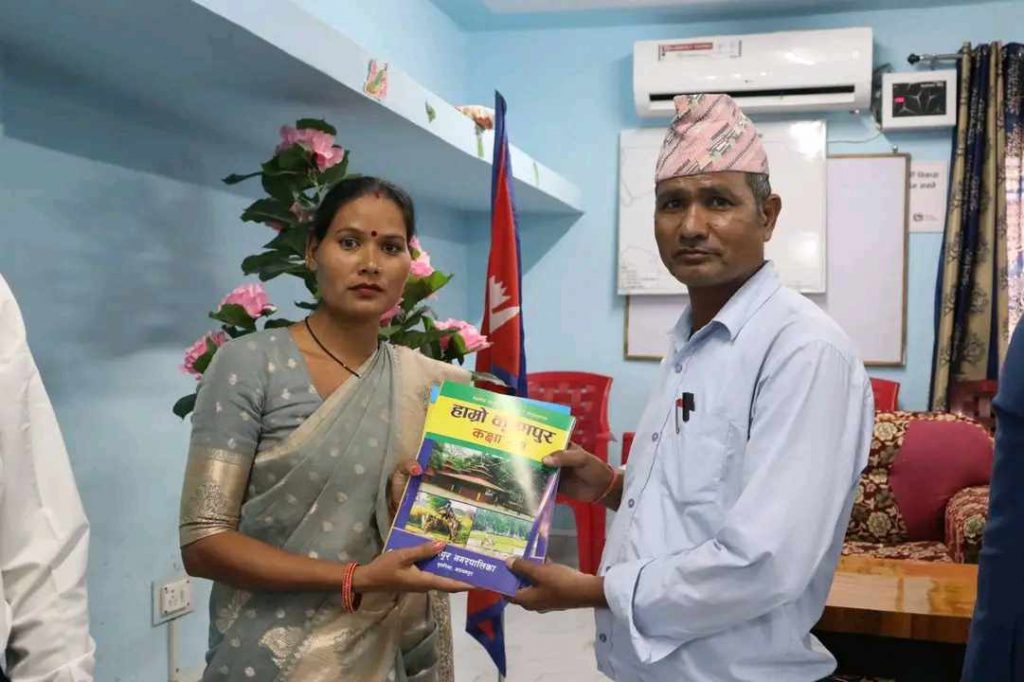 कृष्णपुरमा स्थानीय पाठ्क्रमका पाठ्य पुस्तक तयार, आधारभूत तहमा अनिवार्य पठनपाठन