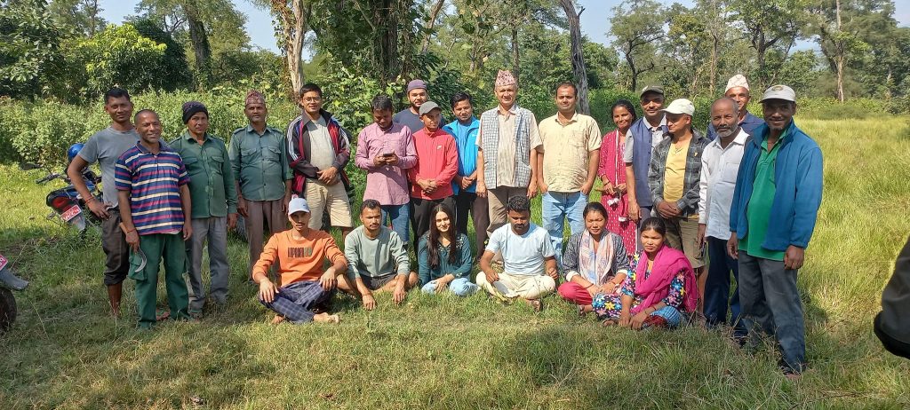 बन्यजन्तुको आहाराका लागि सिस्ने क्षेत्र व्यवस्थापन गरिदै केशब थापा