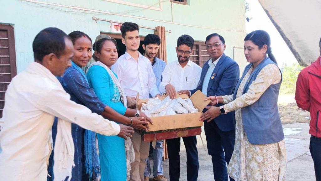 लालझाडीमा ५०% अनुदानमा सामूहिक च्याउ वितरण