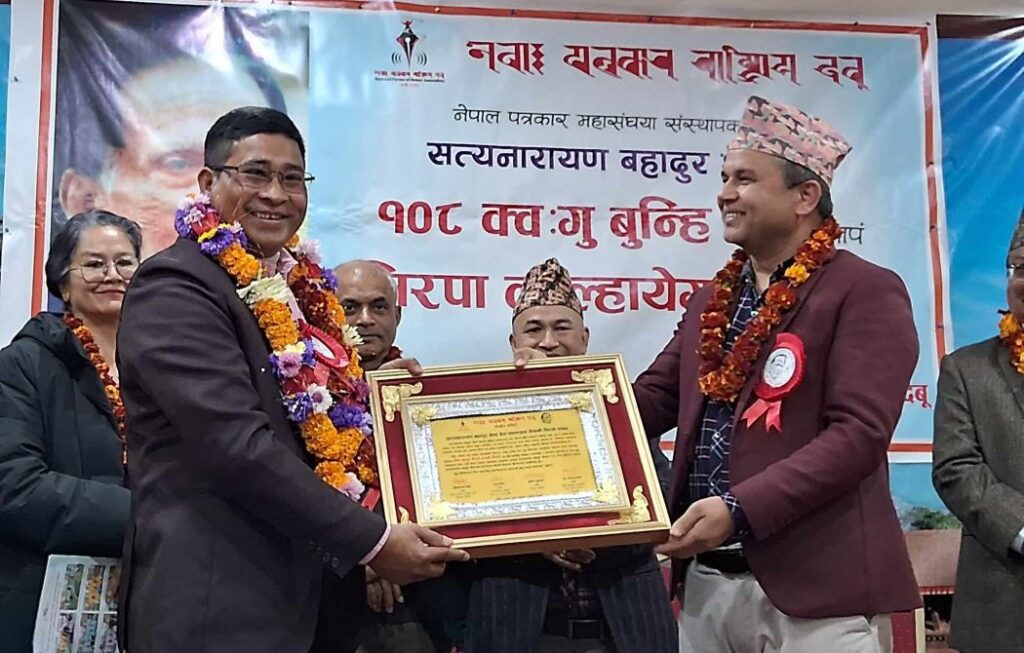 सत्यनारायणबहादुर प्रेस स्वतन्त्रता सेनानी पुरस्कार पत्रकार लक्की चौधरी 