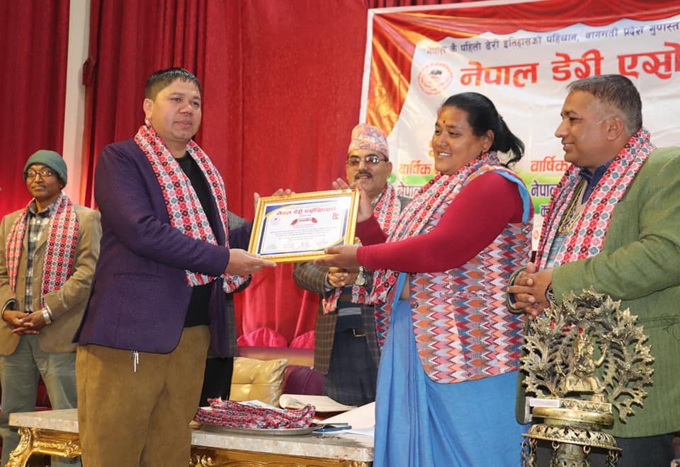 पत्रकार नवराज बजगाईलाई डेरी एसोसिएसनको सम्मान